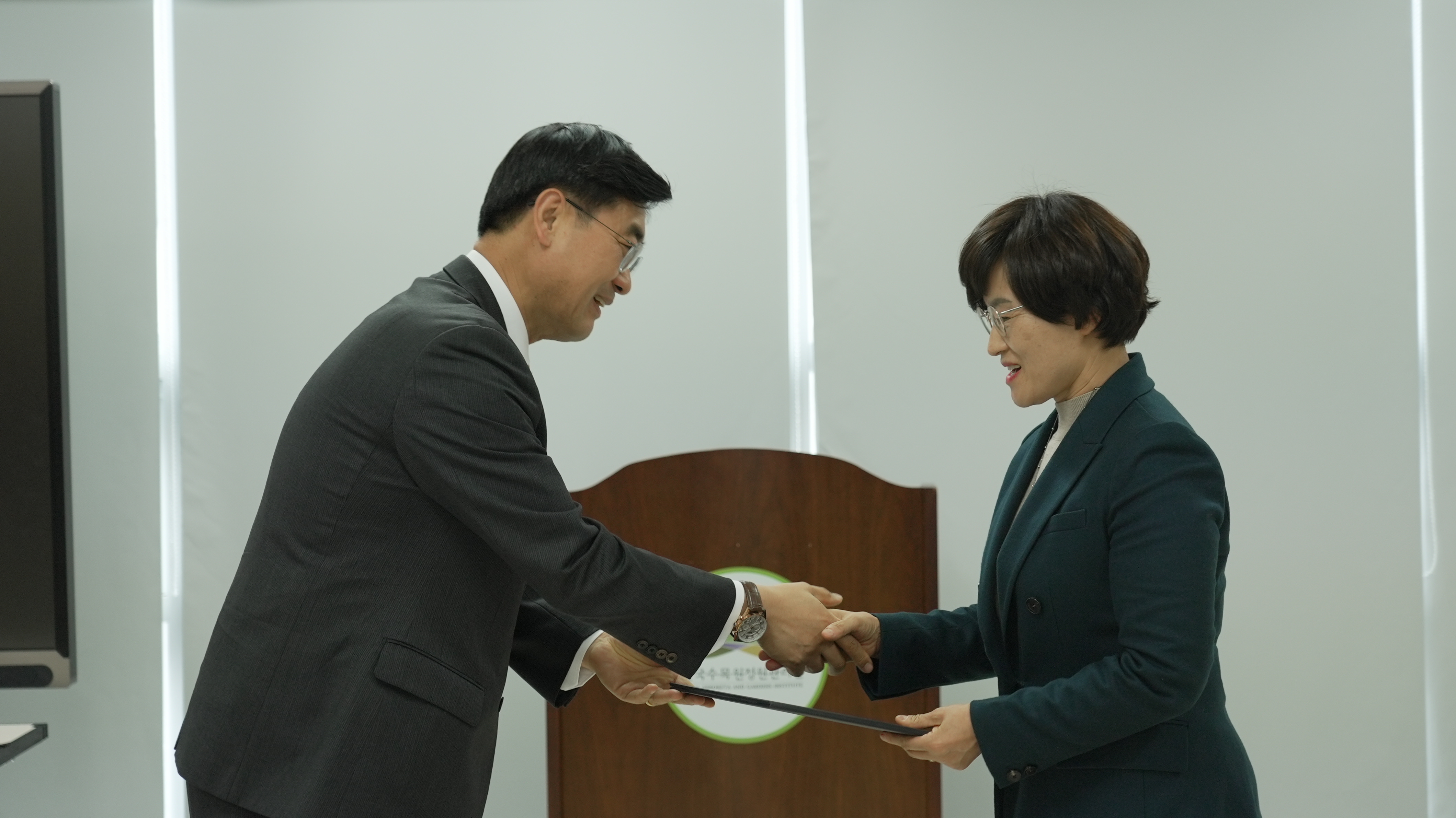 ['25. 1. 13.] 한국수목원정원관리원, 상반기 임명장 수여식